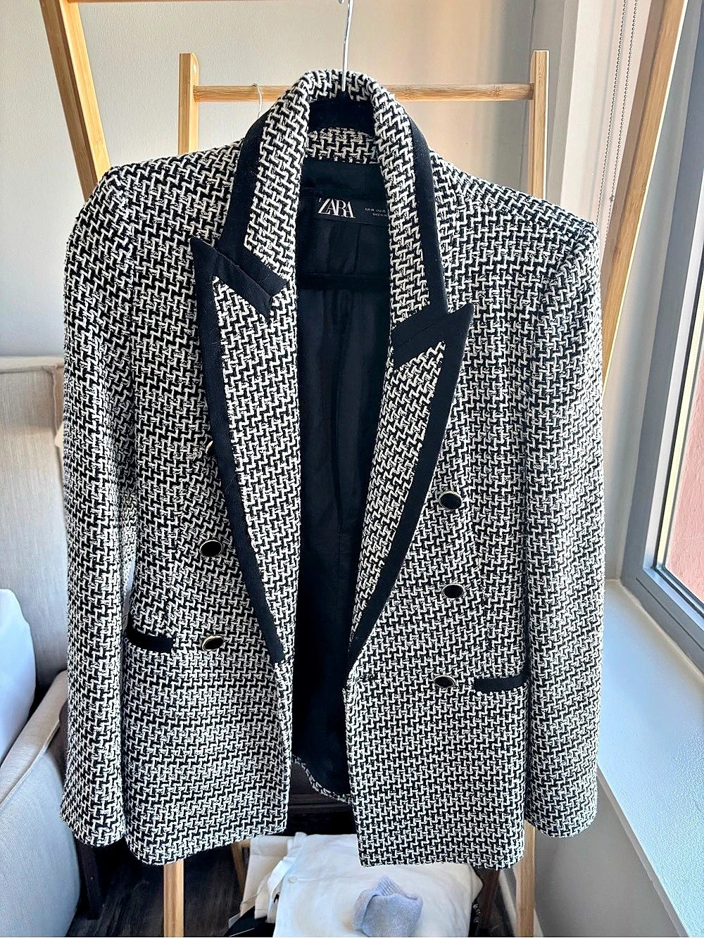Zara Women's Tweed Blazer in Black & White